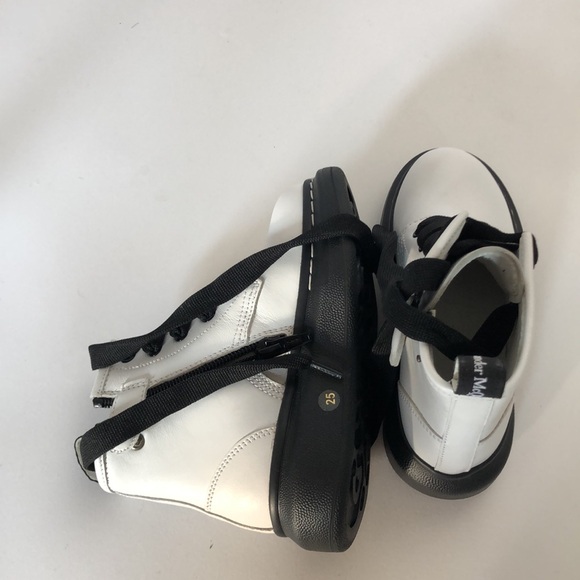 Brand new Alexander McQueen unisex kids  white boots size 25 - Picture 6 of 7